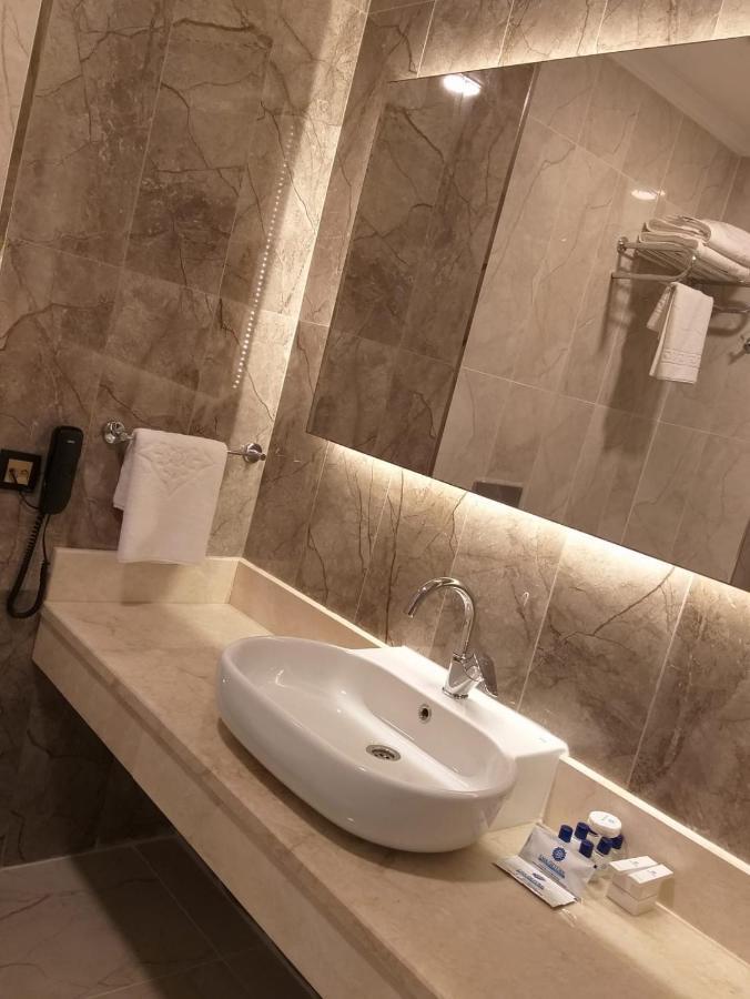 Ema Oeztuerk Thermal Hotel Αφιόν Εξωτερικό φωτογραφία