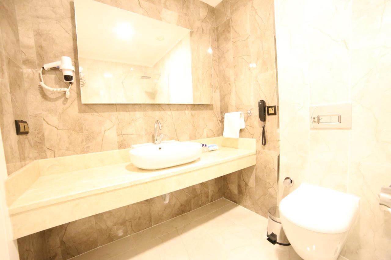 Ema Oeztuerk Thermal Hotel Αφιόν Εξωτερικό φωτογραφία